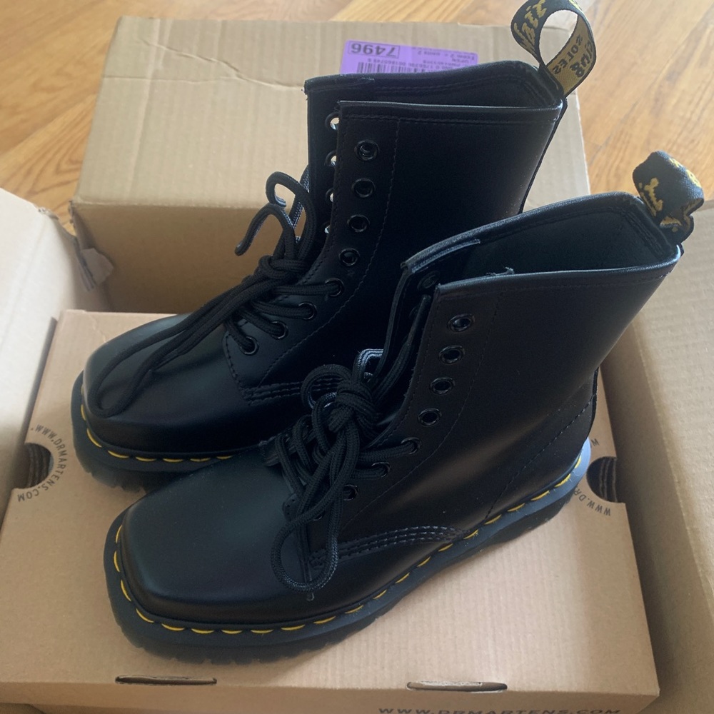 Dr. Martens 1460 BEX SQUARED TOE LEATHER LACE UP BOOTS size 5